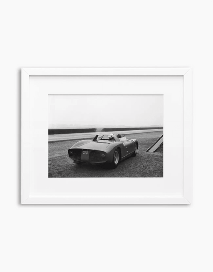 Ferrari, prove per la 24 Ore Le Mans 1964 — stampa fine art con cornice bianca