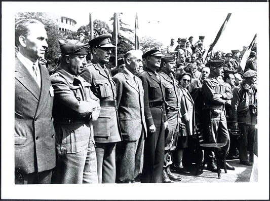 Festa dei Partigiani piazza Castello 1945 Ft 5126 - Stampa 24x18 cm - Farabola Stampa ai sali d'argento (anni 90)