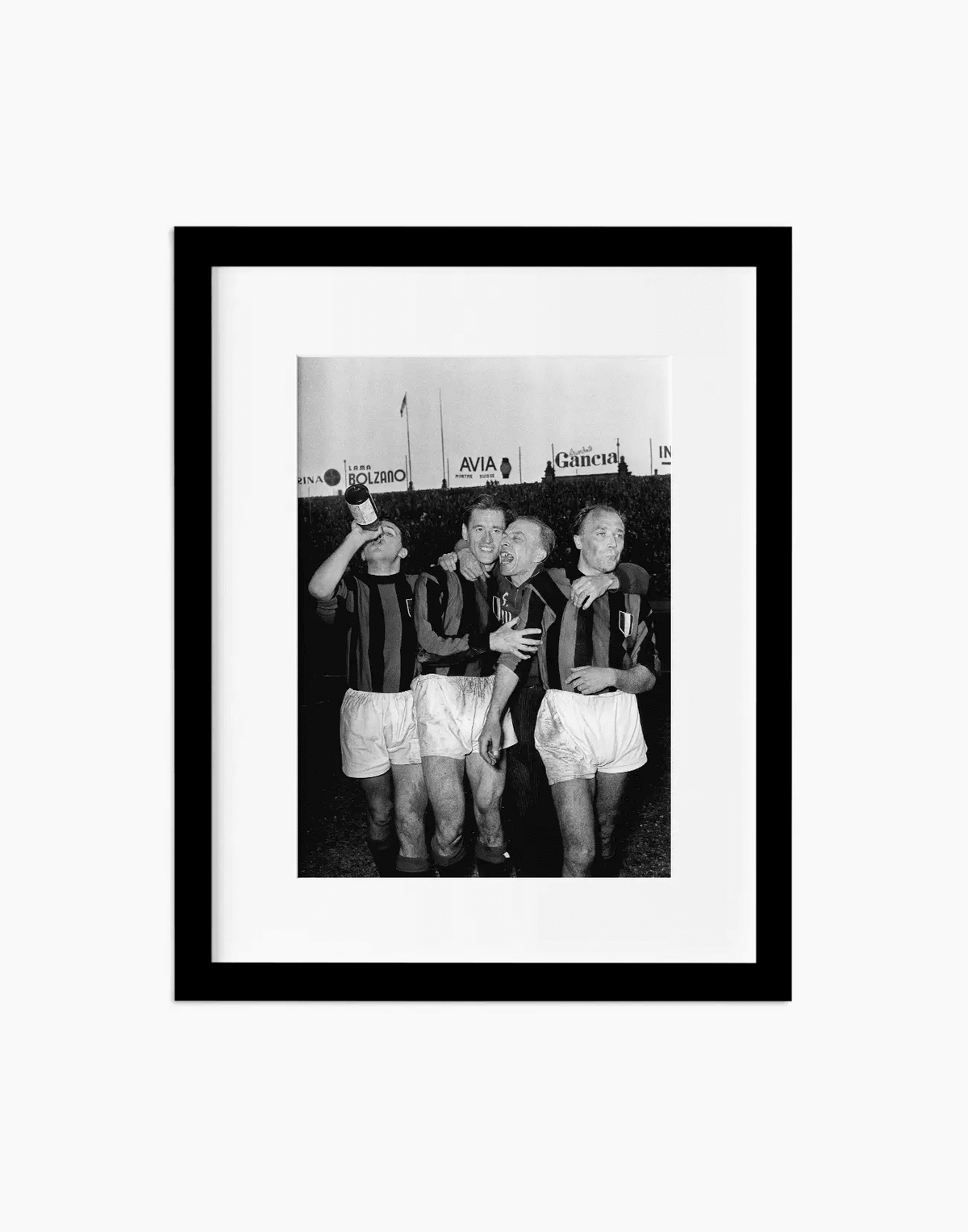 Festa Milan, Derby 1952 — stampa fine art con cornice nera