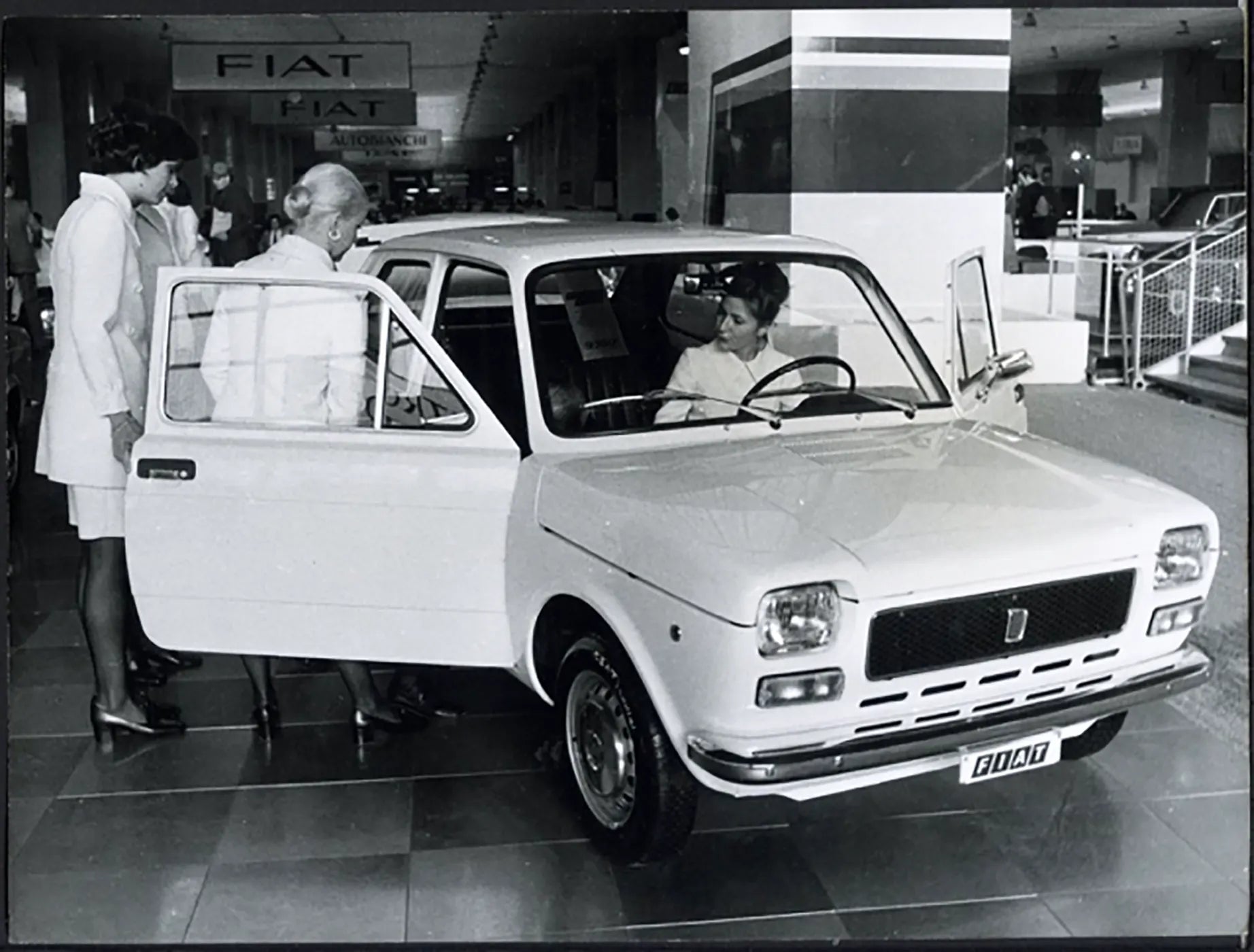 Fiat 127 Salone Auto Parigi 1971 Ft 36492 - Stampa 24x18 cm - Farabola Stampa ai sali d'argento