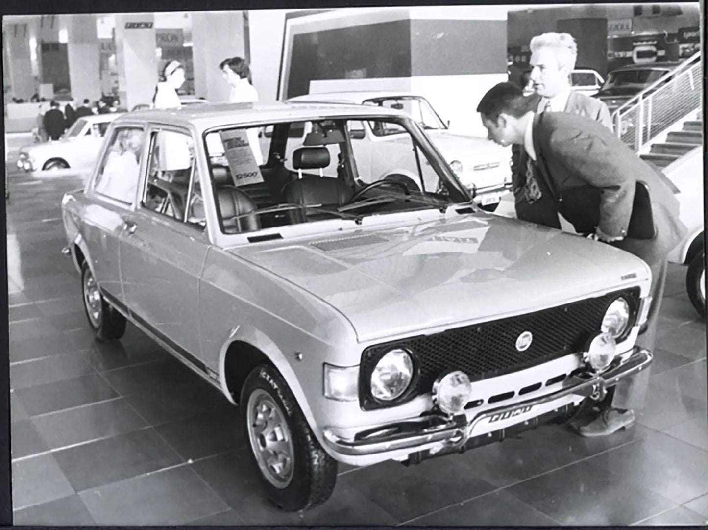 Fiat 128 Rallye Salone Auto Parigi 1971 Ft 36498 - Stampa 24x18 cm - Farabola Stampa ai sali d'argento
