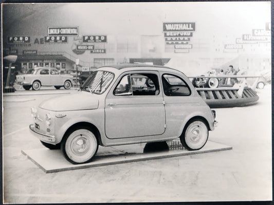 Fiat 500 Salone Auto 1957 Ft 35319 - Stampa 24x18 cm - Farabola Stampa ai sali d'argento
