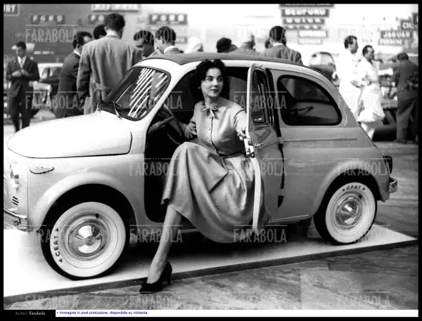 Fiat Nuova 500, Salone dell'Auto di Torino, 1957 - Farabola Immagine digitale