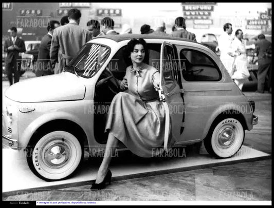 Fiat Nuova 500, Salone dell'Auto di Torino, 1957 - Farabola Immagine digitale