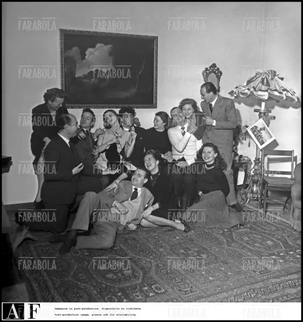 Fidanzamento tra Lucia Bosè e Walter Chiari, 1953 - Farabola Immagine digitale
