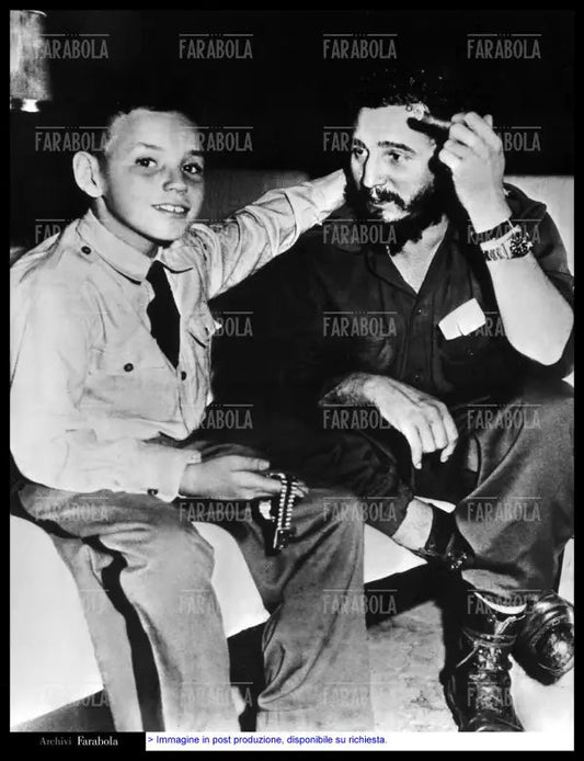 Fidel Castro con il figlio Fidel Angel detto Fidelito, Cuba, 1959 - Farabola Immagine digitale