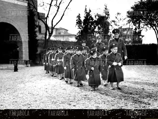 Figli di caudir italiani nell'Istituto Orfani Combattenti, Roma, 1939 - Farabola Immagine digitale