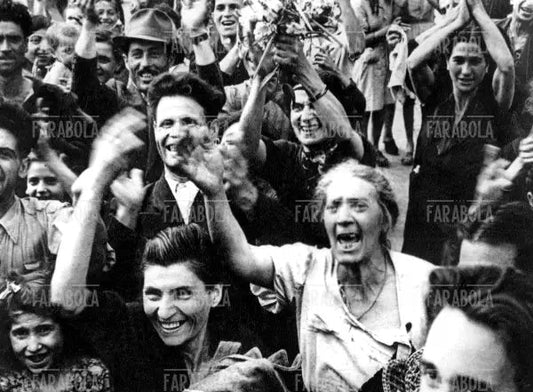 Folla accoglie alleati, Palermo 1943 - Farabola Immagine digitale