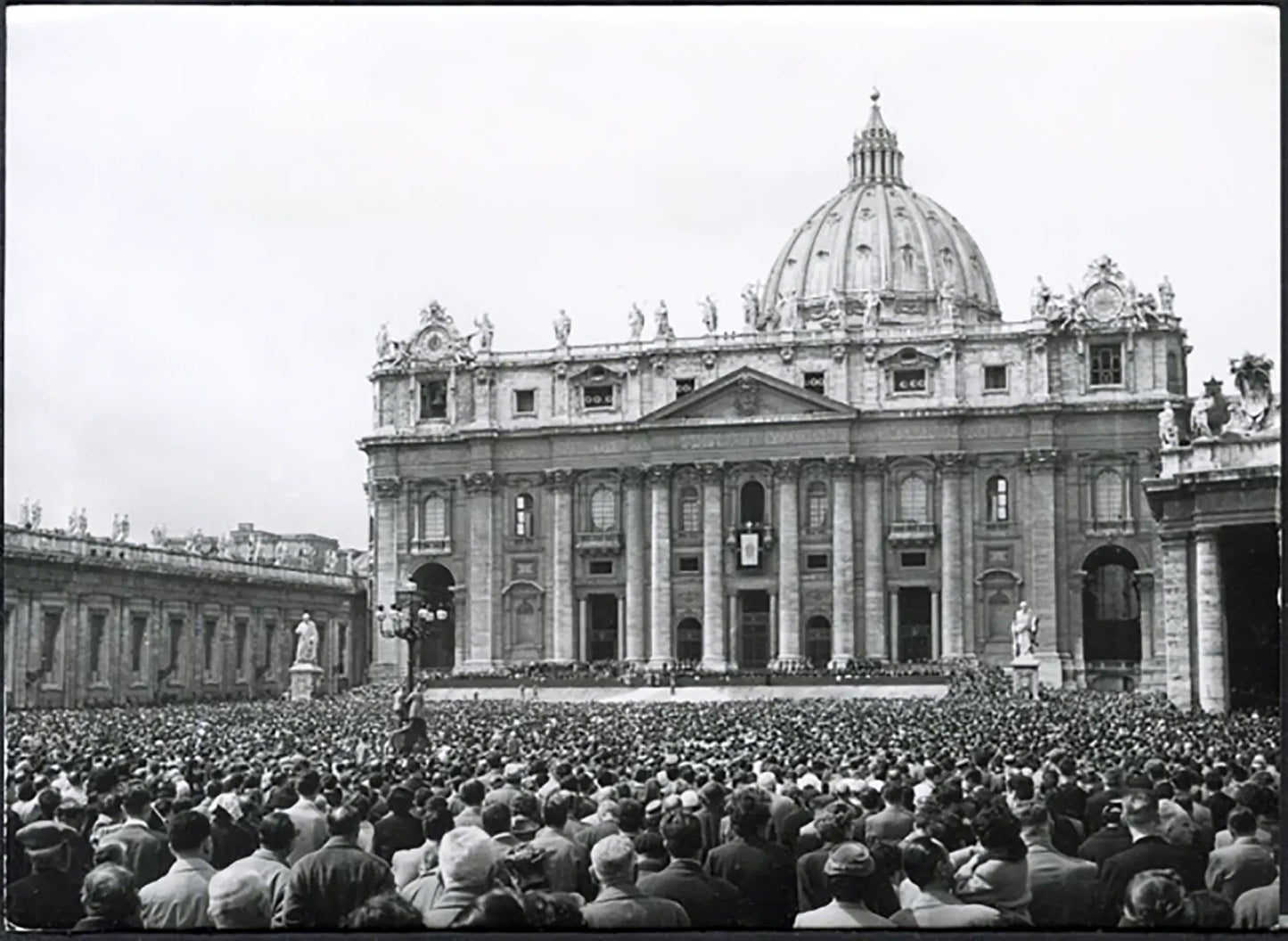 Folla in piazza San Pietro Pasqua 1956 Ft 5092 - Stampa 13x18 cm - Farabola Stampa ai sali d'argento
