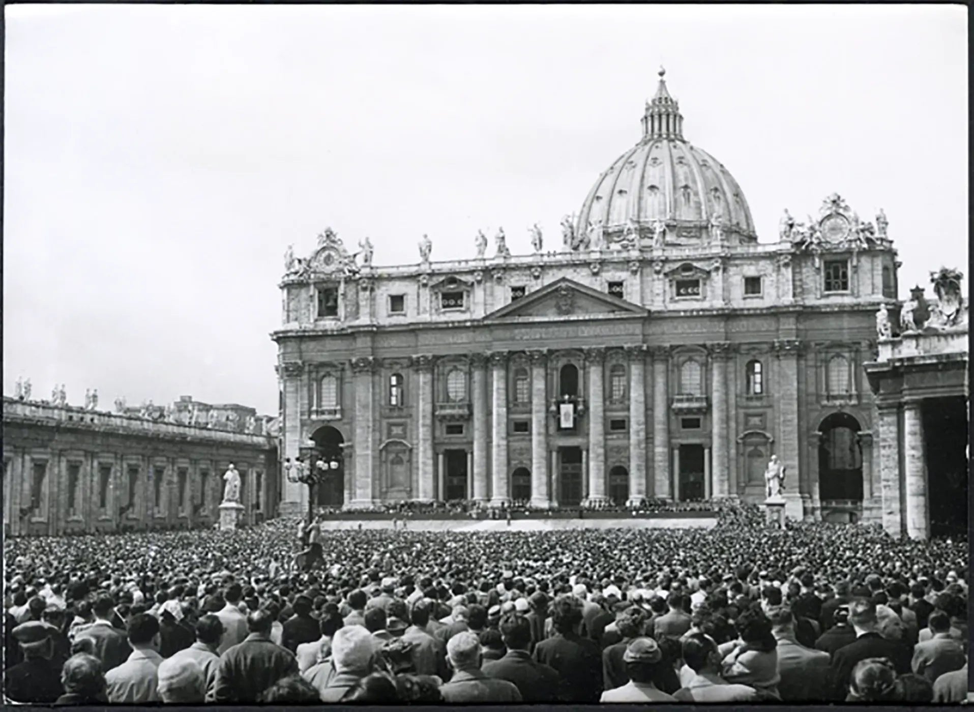 Folla in piazza San Pietro Pasqua 1956 Ft 5092 - Stampa 13x18 cm - Farabola Stampa ai sali d'argento
