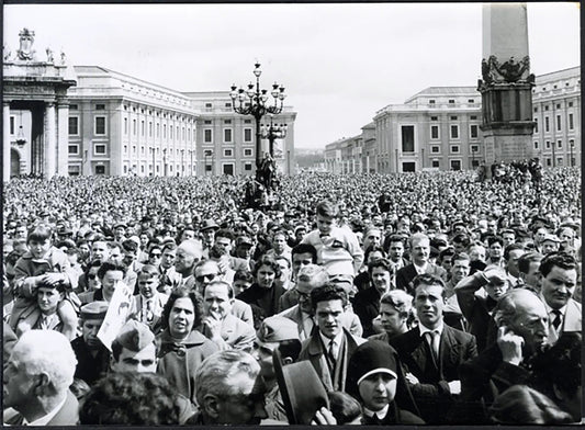 Folla in piazza San Pietro Pasqua 1956 Ft 5095 - Stampa 18x13 cm - Farabola Stampa ai sali d'argento