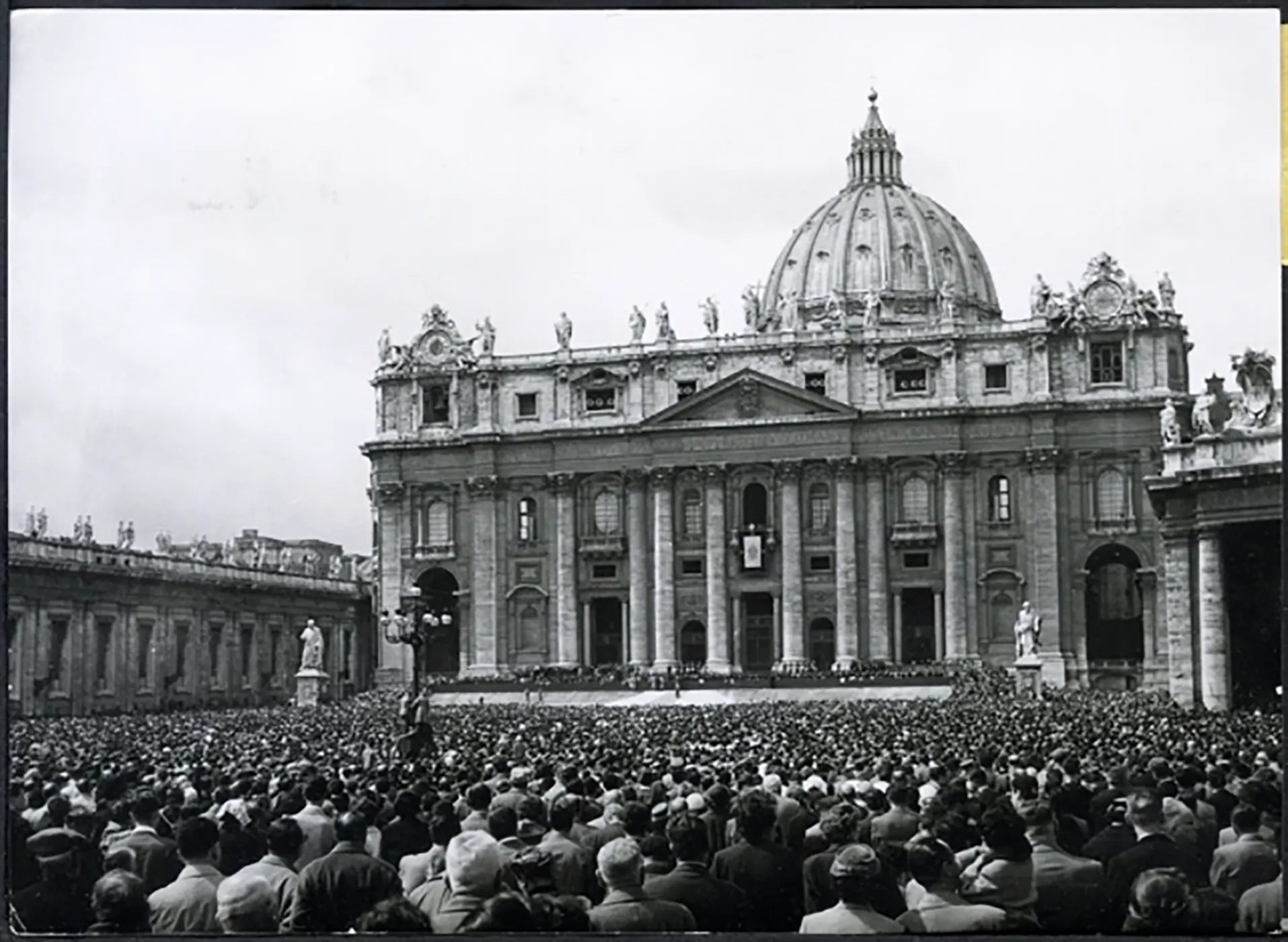 Folla in piazza San Pietro Pasqua 1956 Ft 5097 - Stampa 18x13 cm - Farabola Stampa ai sali d'argento
