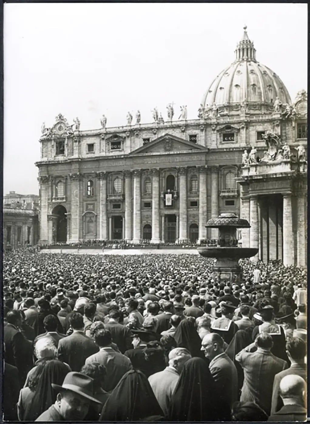 Folla in piazza San Pietro Pasqua 1956 Ft 5098 - Stampa 13x18 cm - Farabola Stampa ai sali d'argento
