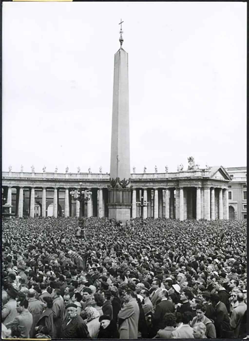 Folla in piazza San Pietro Pasqua 1956 Ft 5191 - Stampa 18x13 cm - Farabola Stampa ai sali d'argento