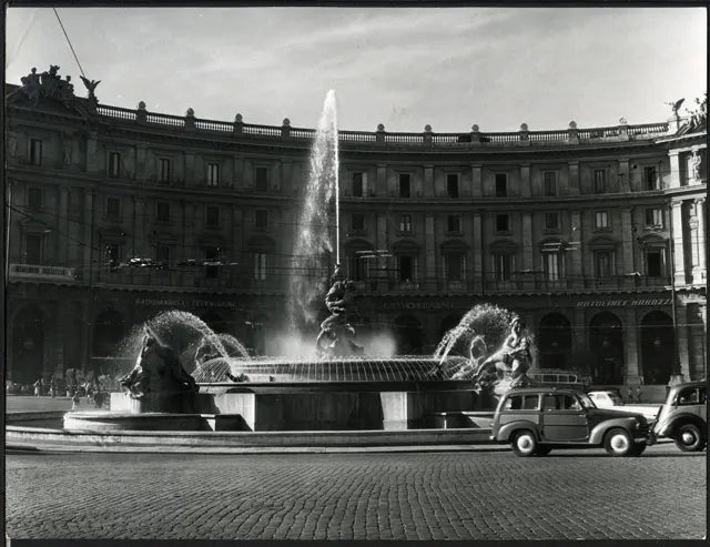 Fontana delle Naiadi Roma anni 60 Ft 4115 - Stampa 24x18 cm - Farabola Stampa ai sali d'argento