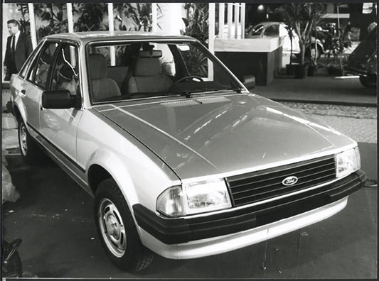 Ford Escort 6 CV Salone Auto Parigi 1980 Ft 37009 - Stampa 24x18 cm - Farabola Stampa ai sali d'argento