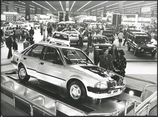 Ford Escort Salone Auto Parigi 1980 Ft 37018 - Stampa 24x18 cm - Farabola Stampa ai sali d'argento