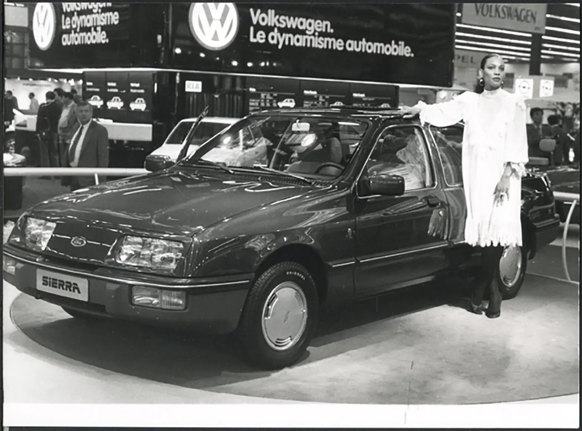 Ford Sierra Salone Auto Parigi 1982 Ft 37028 - Stampa 24x18 cm - Farabola Stampa ai sali d'argento