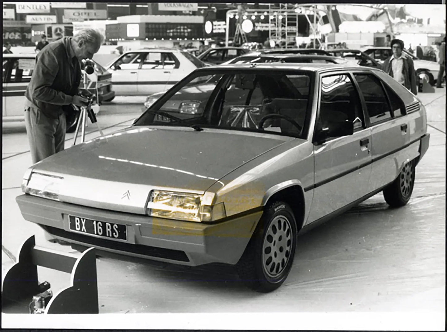 Ford Sierra Salone Auto Parigi 1982 Ft 37160 - Stampa 24x18 cm - Farabola Stampa ai sali d'argento