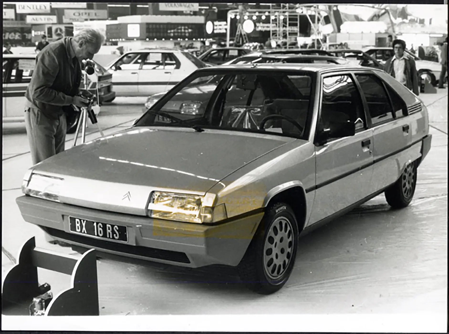 Ford Sierra Salone Auto Parigi 1982 Ft 37160 - Stampa 24x18 cm - Farabola Stampa ai sali d'argento