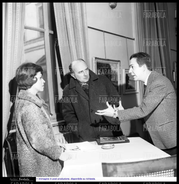 Franca Valeri, Giovanni Testori e Mario Missiroli, Milano, 1960 - Farabola Immagine digitale