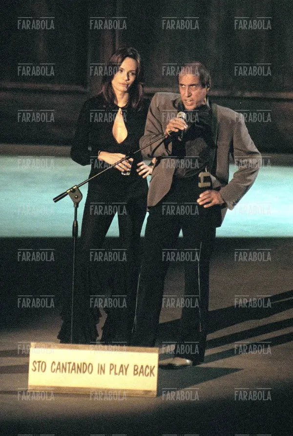 Francesca Neri e Adriano Celentano, Francamente me ne infischio, 1999 - Farabola Immagine digitale