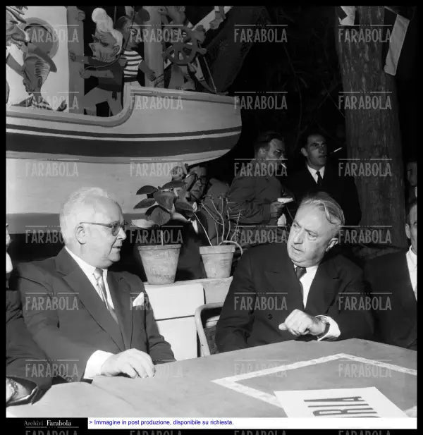 Francesco Flora e Carlo Emilio Gadda, Premio Viareggio, 1953 - Farabola Immagine digitale