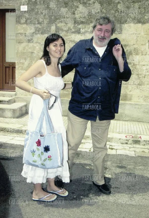 Francesco Guccini con la compagna, 2001 - Farabola Immagine digitale