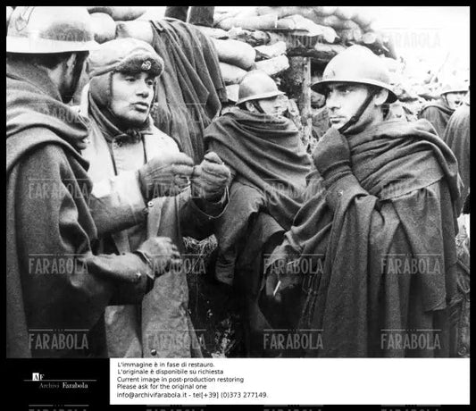 Francesco Rosi e Gian Maria Volonté sul set del film Uomini contro, 1970 - Farabola Immagine digitale
