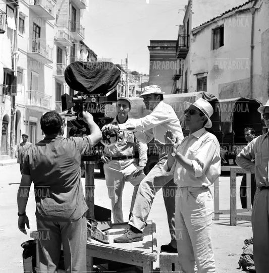 Francesco Rosi sul set del film Salvatore Giuliano, 1961 - Farabola Immagine digitale