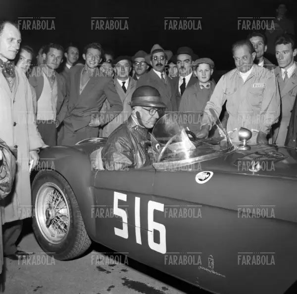 Franco Cortese su Ferrari 500 Mondial, Mille Miglia, 1954 - Farabola Immagine digitale