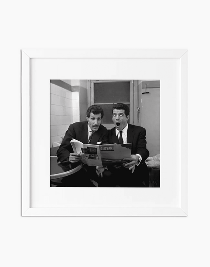 Franco e Ciccio, 1962 — stampa fine art con cornice bianca