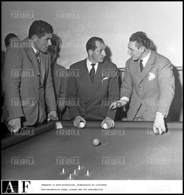 Franco Franchi, Gino Bartali e Luigi Casola al biliardo, 1953 - Farabola Immagine digitale