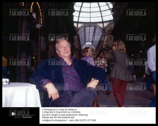 Franco Zeffirelli in Galleria Vittorio Emanuele II, Milano, anni 90 - Farabola Immagine digitale