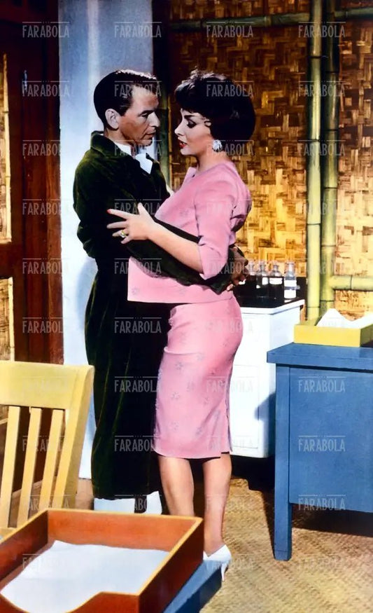 Frank Sinatra e Gina Lollobrigida nel film Never so Few, 1959 - Farabola Immagine digitale