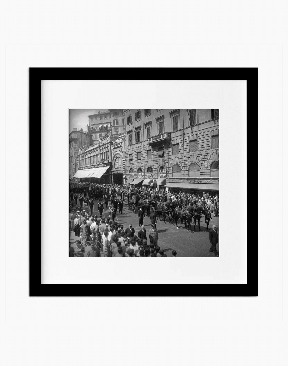 Funerali di De Gasperi, 1954 — stampa fine art con cornice nera