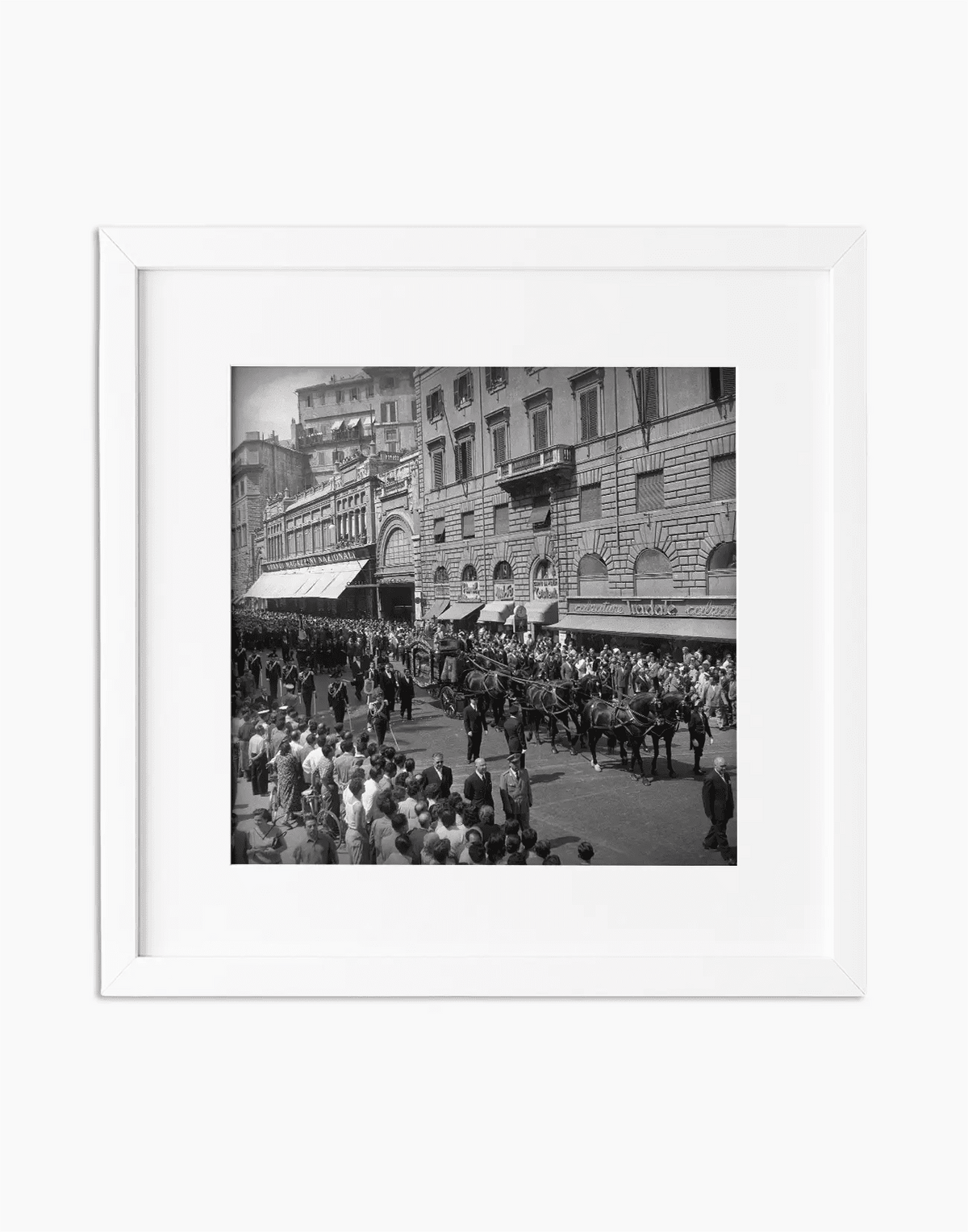 Funerali di De Gasperi, 1954 — stampa fine art con cornice bianca