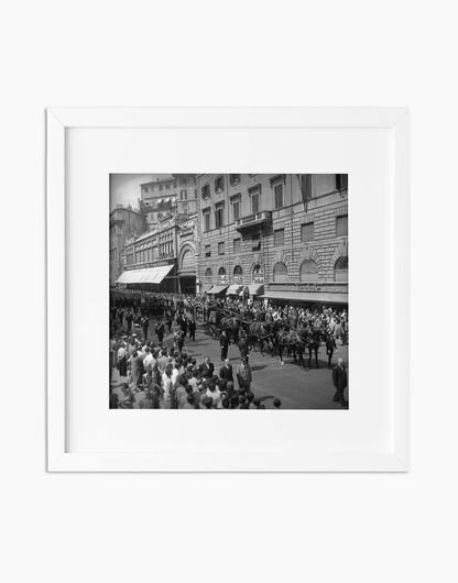 Funerali di De Gasperi, 1954 — stampa fine art con cornice bianca