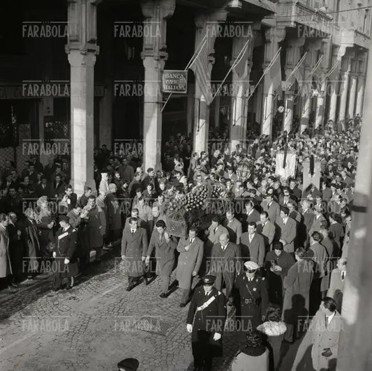 Funerali di Fausto Coppi, Castellania, 1960 - Farabola Immagine digitale