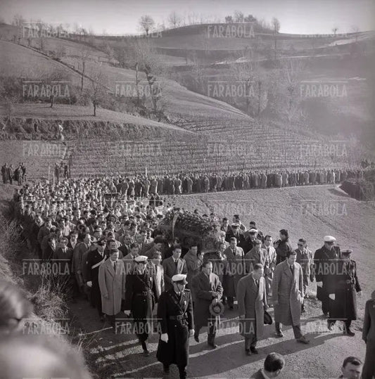 Funerali di Fausto Coppi, Castellania, 1960 - Farabola Immagine digitale