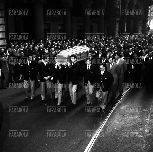 Funerali di Gigi Meroni, Torino, 1967 - Farabola Immagine digitale