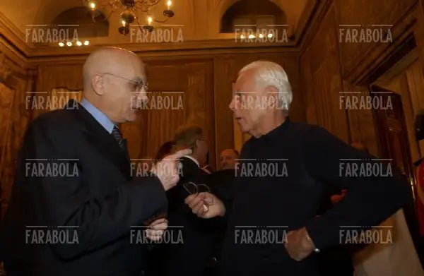Gabriele Albertini e Giorgio Armani, Premio Giornalismo a Franca Sozzani, Milano, 2004 - Farabola Immagine digitale