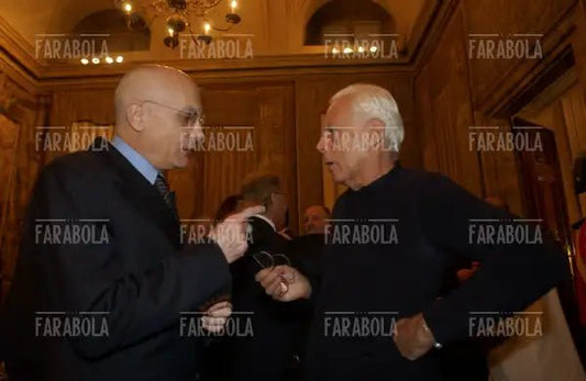 Gabriele Albertini e Giorgio Armani, Premio Giornalismo a Franca Sozzani, Milano, 2004 - Farabola Immagine digitale