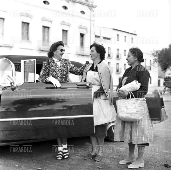 Gala, moglie di Salvador Dalì, a Port Lligat, 1957 - Farabola Immagine digitale