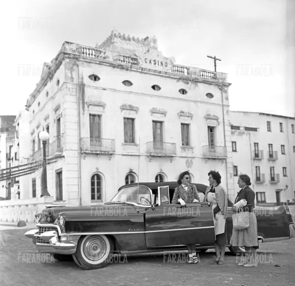 Gala, moglie di Salvador Dalì, a Port Lligat, 1957 - Farabola Immagine digitale