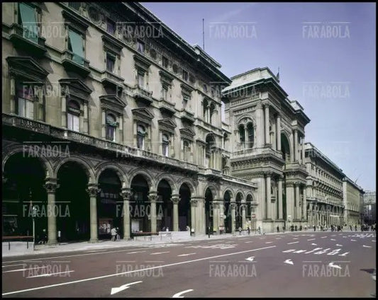 Galleria Vittorio Emanuele II, Milano, anni 60 - Farabola Immagine digitale