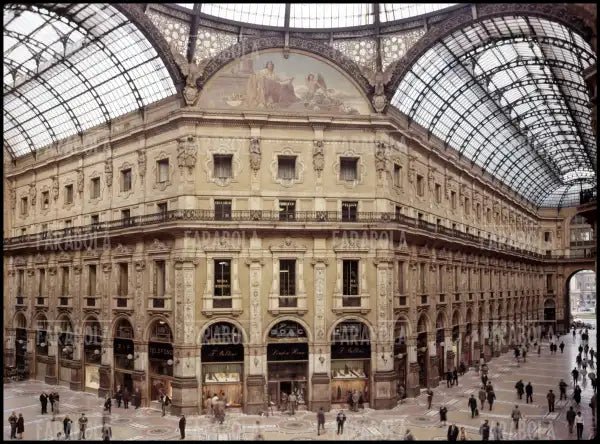 Galleria Vittorio Emanuele II, Milano, anni 60 - Farabola Immagine digitale