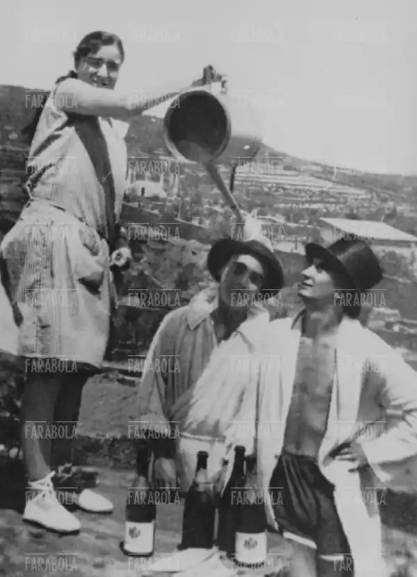 Garcia Lorca con Salvador Dalì e Ana Maria Dalì, anni 20 - Farabola Immagine digitale