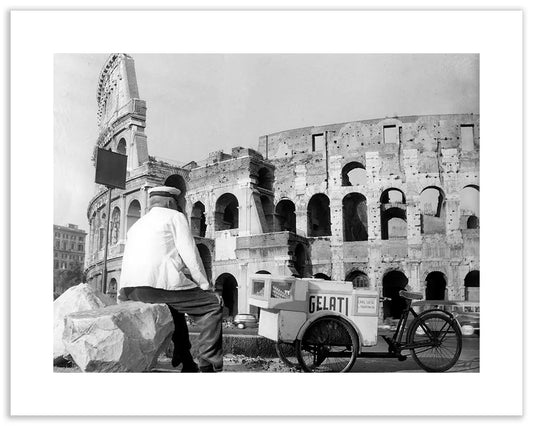 Gelataio al Colosseo, Roma 1954 - Farabola Fotografia