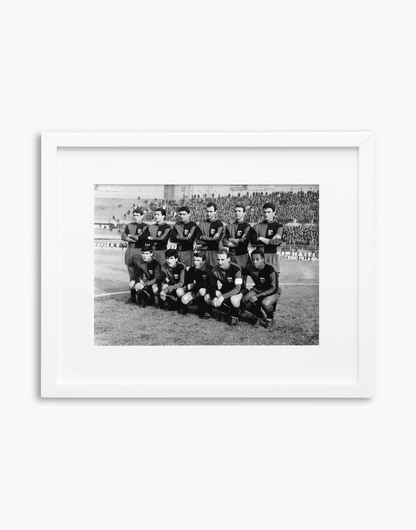 Genoa, Formazione, 1963 — stampa fine art con cornice bianca